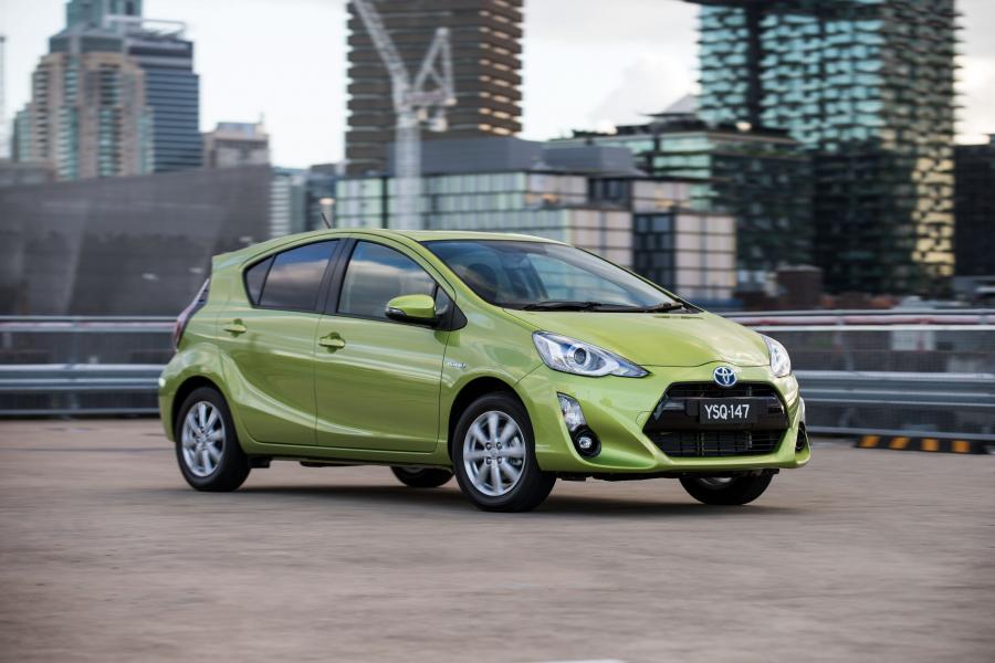  Toyota Prius c i-Tech 2015 года  (AU) (фото 1 из 10)